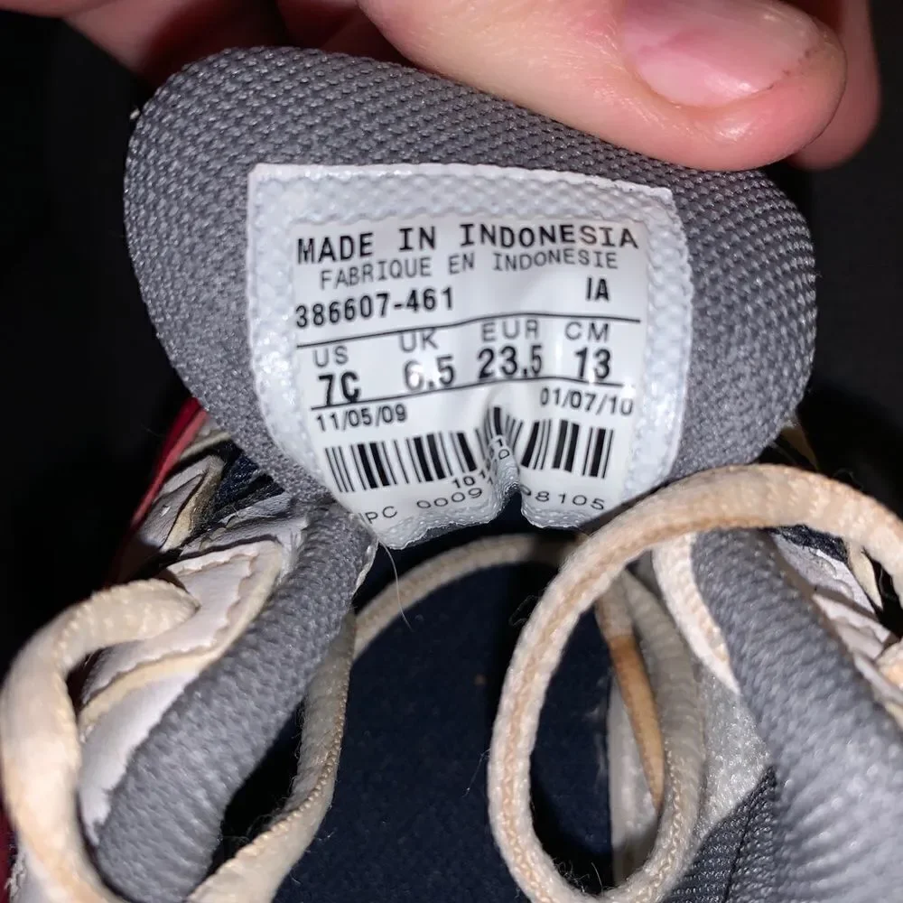 Boys Nike Advantage Runner shoes size 7c